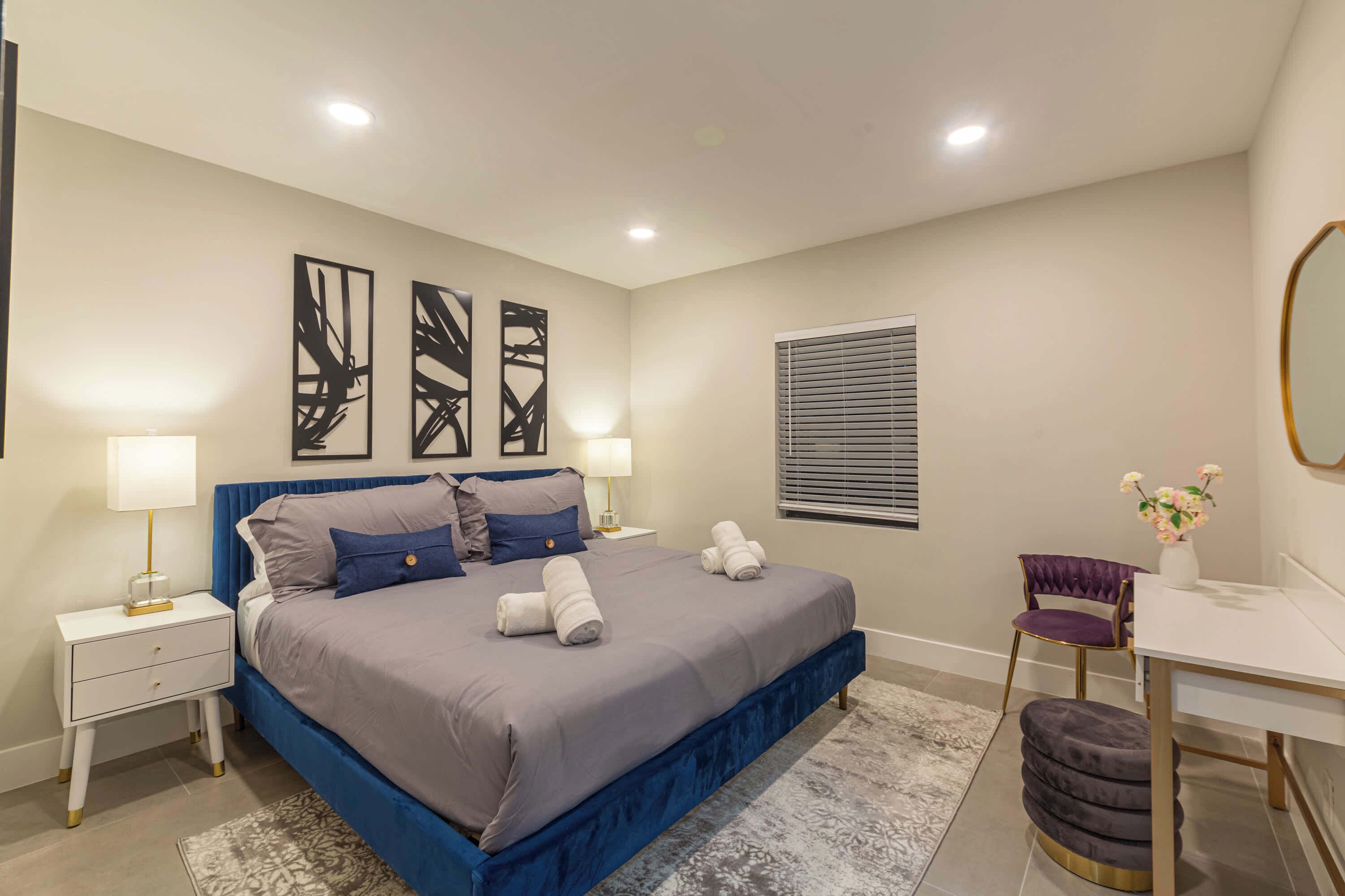 4 habitaciones, tabla de planchar con plancha y cuna de viaje 