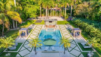 Et oppvarmet basseng