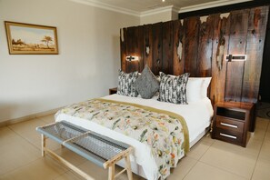 Luxury Villa, 5 Bedrooms, Lake View | 5 bedrooms, in-room safe, blackout drapes, soundproofing - Tandweni Villa (Pongola)