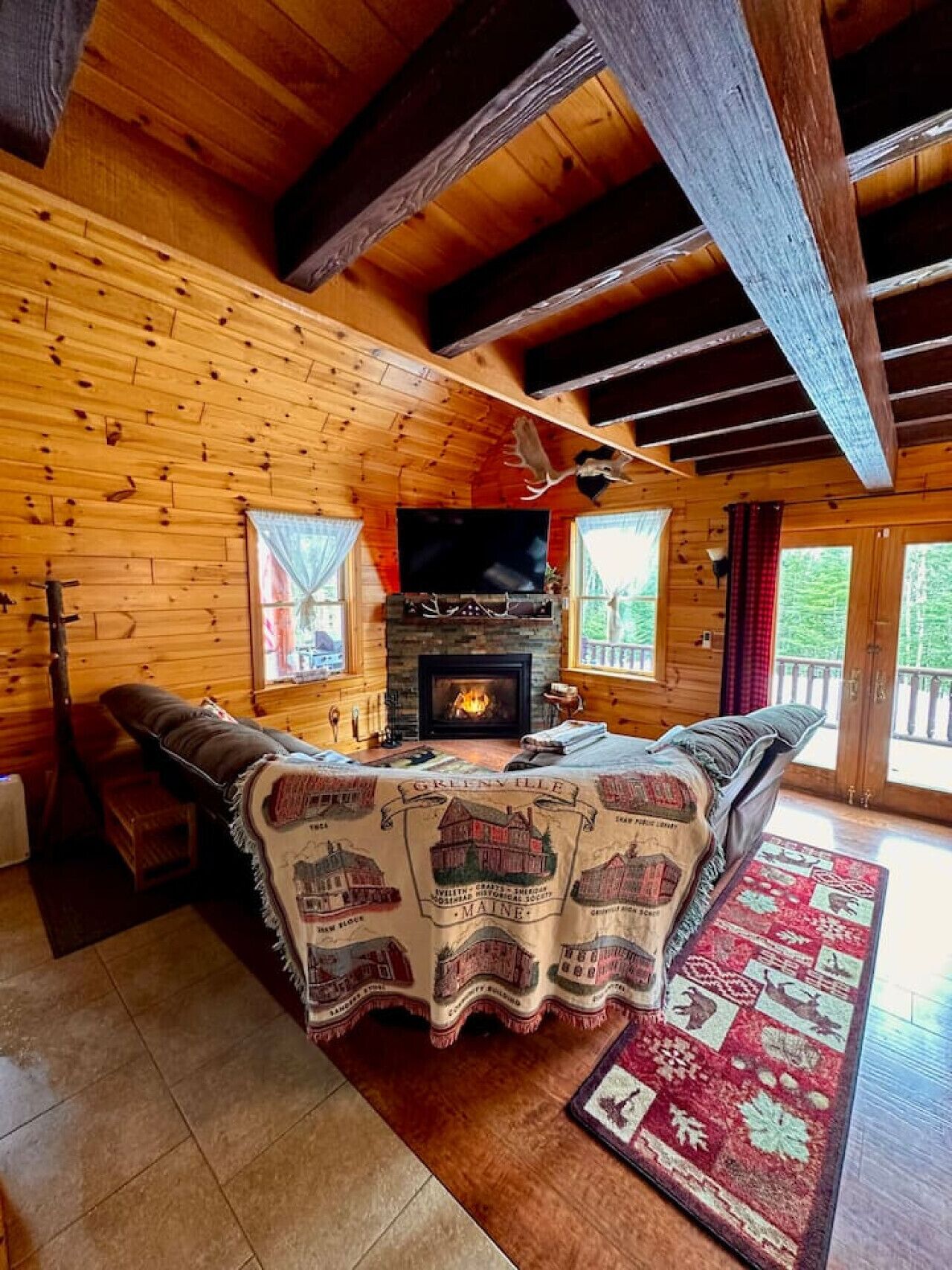 Smart TV, fireplace, stereo