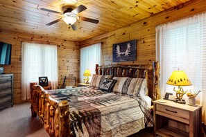 3 bedrooms, iron/ironing board, travel cot, free WiFi - Secluded Cabin In the Maine Woods (Greenville)