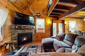 Smart-TV, Kamin, Stereoanlage