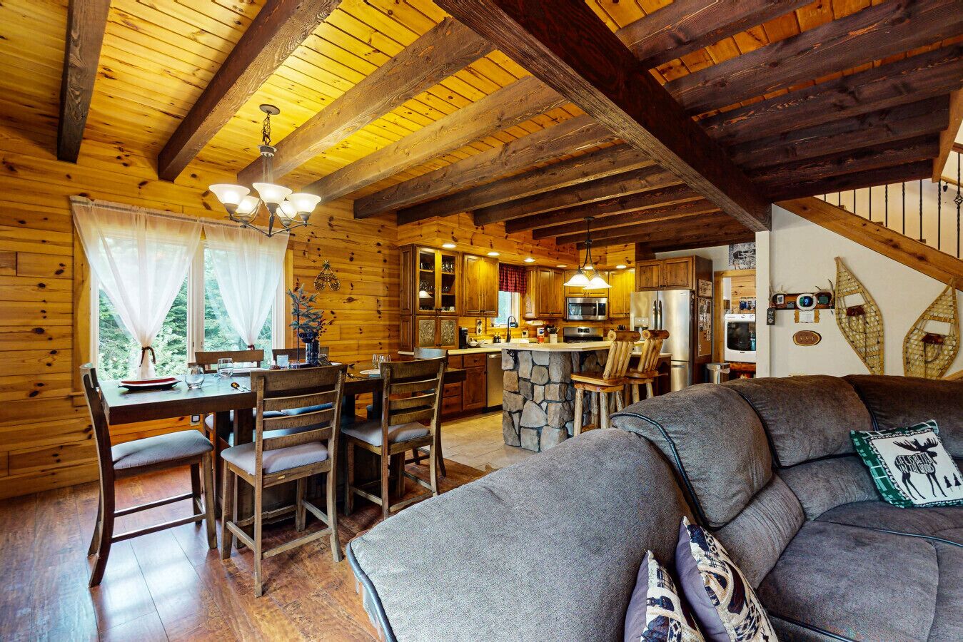 Smart TV, fireplace, stereo