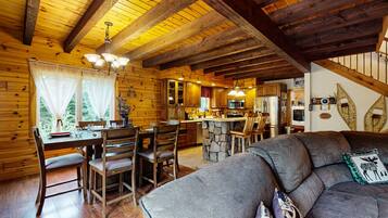 Smart TV, fireplace, stereo