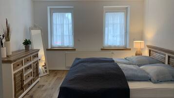 2 Schlafzimmer, Reisekinderbett, WLAN, Bettwäsche