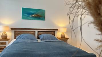 2 bedrooms, travel crib, WiFi, bed sheets