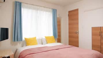 1 bedroom, desk, iron/ironing board, WiFi