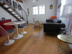 Smart-tv, dvd-spelare och en stereo