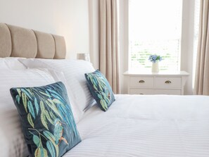 4 bedrooms, individually decorated, individually furnished, free WiFi - 24 Cadnant Park (Conwy)