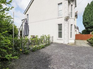 Property grounds - 24 Cadnant Park (Conwy)