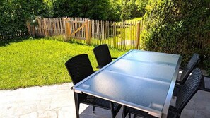 Outdoor dining - Holiday house "Alpenliebe" in Grainau (Grainau)