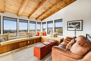 Téléviseur, lecteur de DVD, sélection de films, chaîne audio