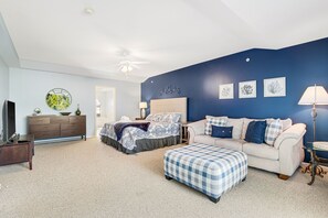 4 bedrooms, iron/ironing board, WiFi, bed sheets - Edgewater Park townhome with pool, patio, grill, balcony, AC & beach gear (Rehoboth Beach)