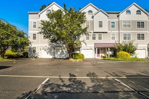 Exterior - Edgewater Park townhome with pool, patio, grill, balcony, AC & beach gear (Rehoboth Beach)