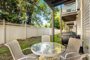 Outdoor dining - Edgewater Park townhome with pool, patio, grill, balcony, AC & beach gear (Rehoboth Beach)