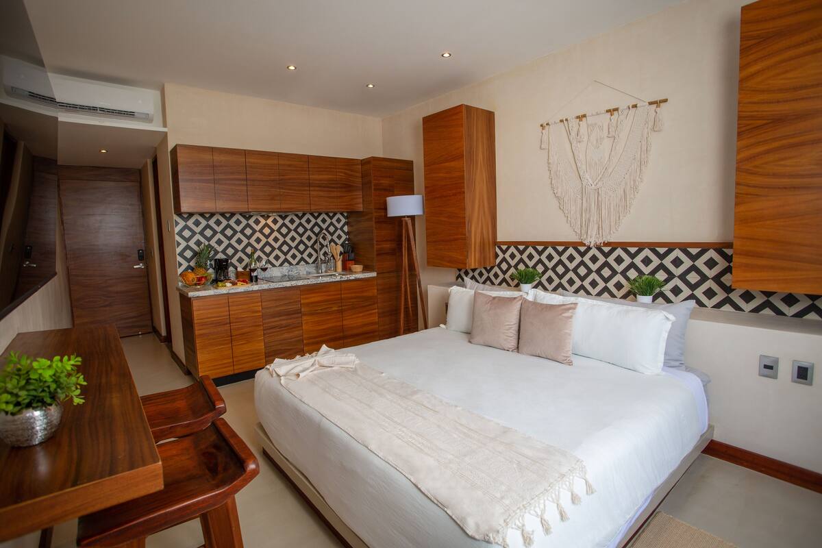 Estúdio luxo | Cofres nos quartos, Wi-Fi de cortesia, roupa de cama