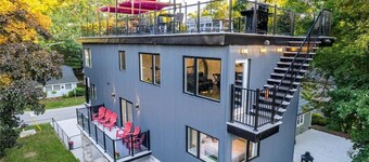 Rooftop patio Hot Tub/ 2 BBQ/ firepit/Full Games room/7 Beds/5 floors