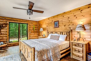 4 bedrooms, desk, iron/ironing board, Internet