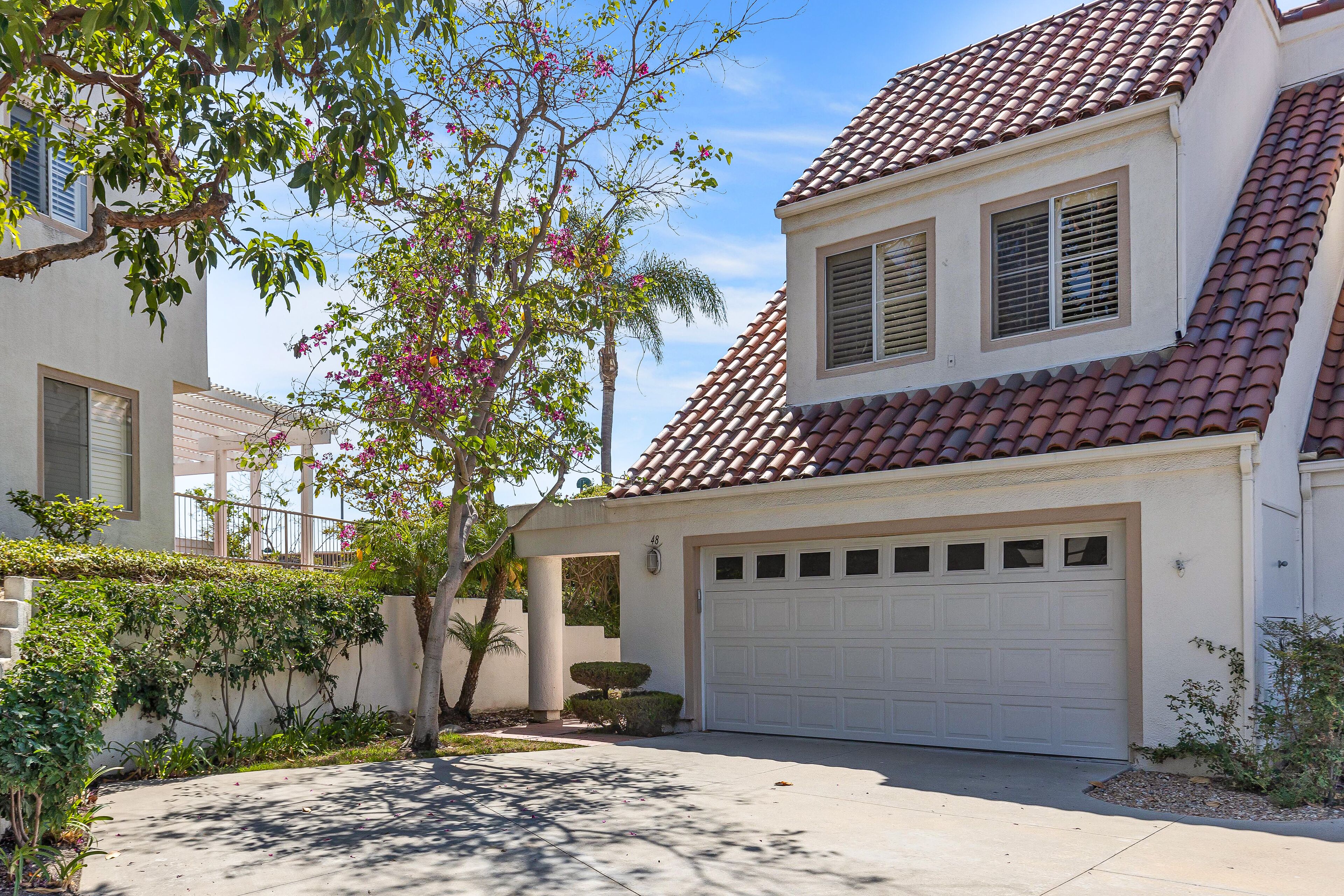Secluded townhome with partial ocean views, patio, gas grill, pool & hot tub