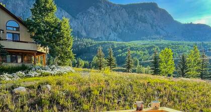 Mountain-view condo with hot tub - drive minutes to slopes & trails