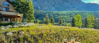 Mountain-view condo with hot tub - drive minutes to slopes & trails