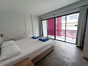 Double Room, 1 King Bed, Non Smoking, Private Bathroom