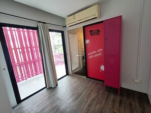 Quarto casal, 1 cama King, para não fumantes, banheiro privativo | Banheiro | Chuveiro, bidê, toalhas de banho, shampoo