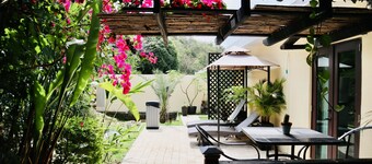 Garden Suite near the Beach and restaurants!
