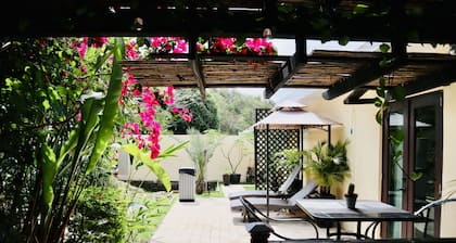 Garden Suite near the Beach and restaurants!