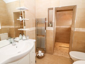 Shower - Awel-y-mor (Caernarfon)