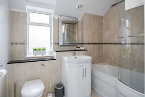 Standard Double Room | Bathroom
