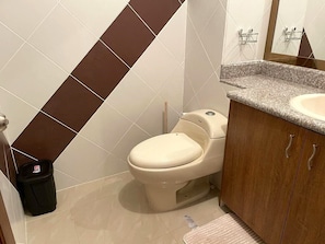 Dusche, Handtücher, Seife, Toilettenpapier