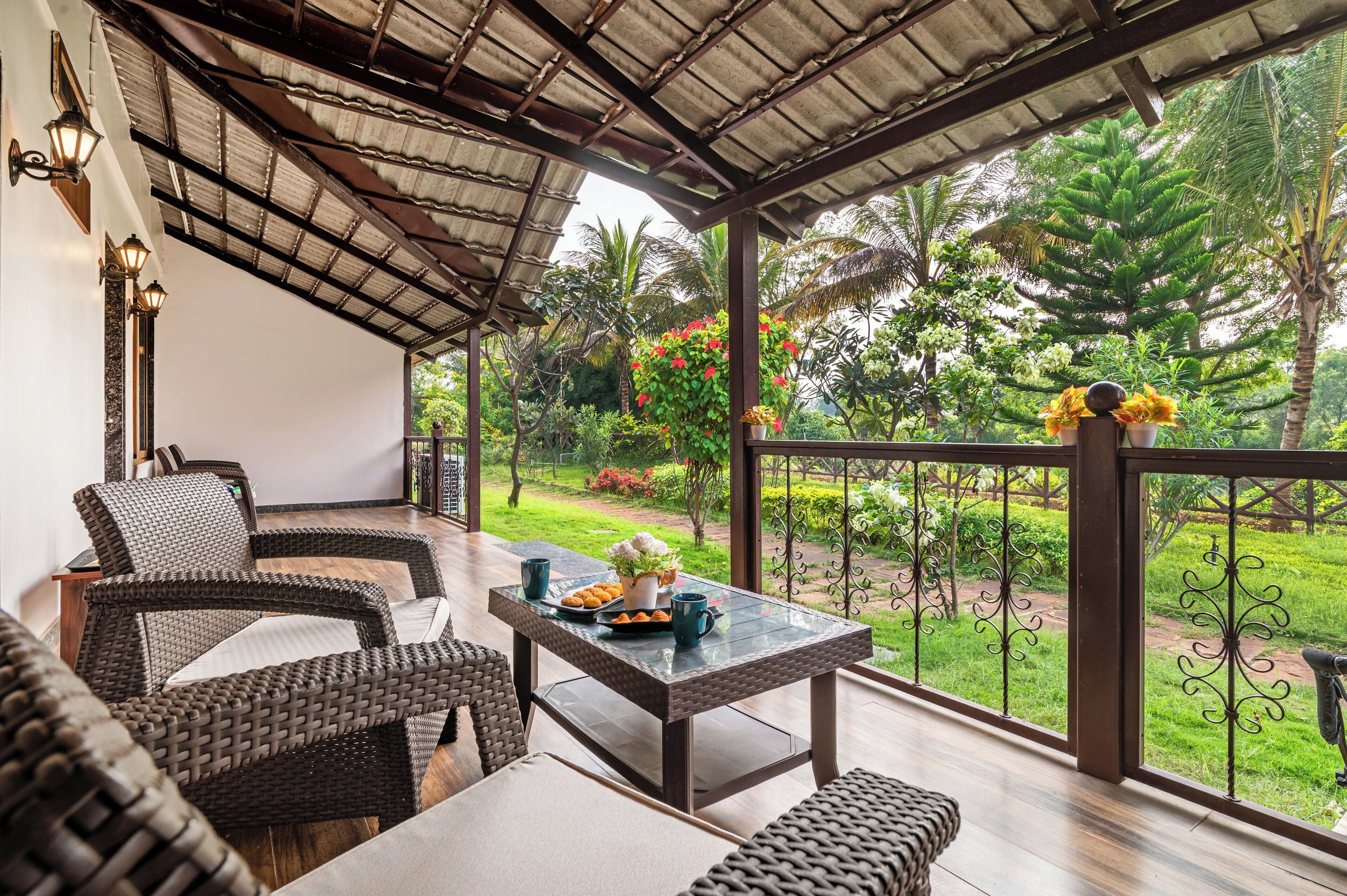 Premier Room with Sit out | Egyptian cotton sheets, premium bedding, memory-foam beds, minibar