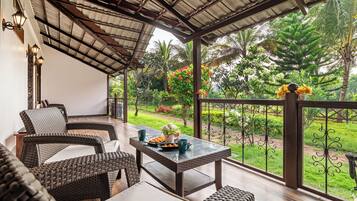 Premier Room with Sit out | Egyptian cotton sheets, premium bedding, memory-foam beds, minibar