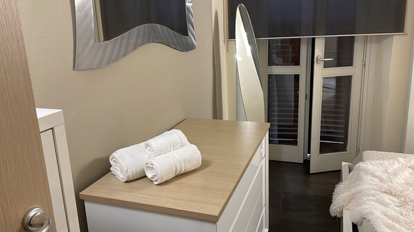 1 Schlafzimmer, Reisekinderbett, WLAN, Bettwäsche