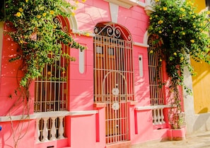 Façana frontal de l'allotjament