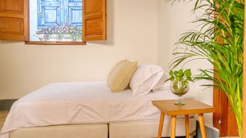 Deluxe Room | Free WiFi, bed sheets