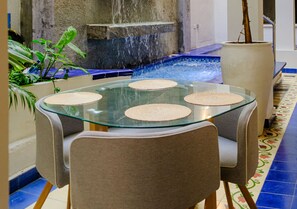 حمّام سباحة خارجي