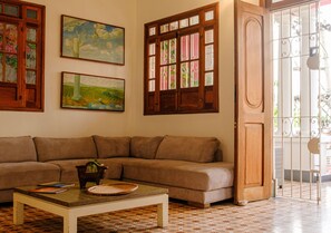 تفاصيل الفندق من الداخل