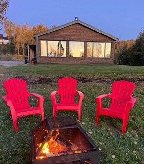 Property grounds - Chalet on the edge of Lac des Commissaires (Lac-Bouchette)