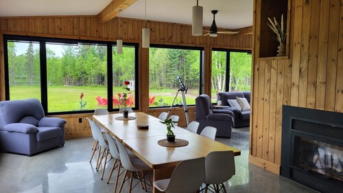 Chalet on the edge of Lac des Commissaires