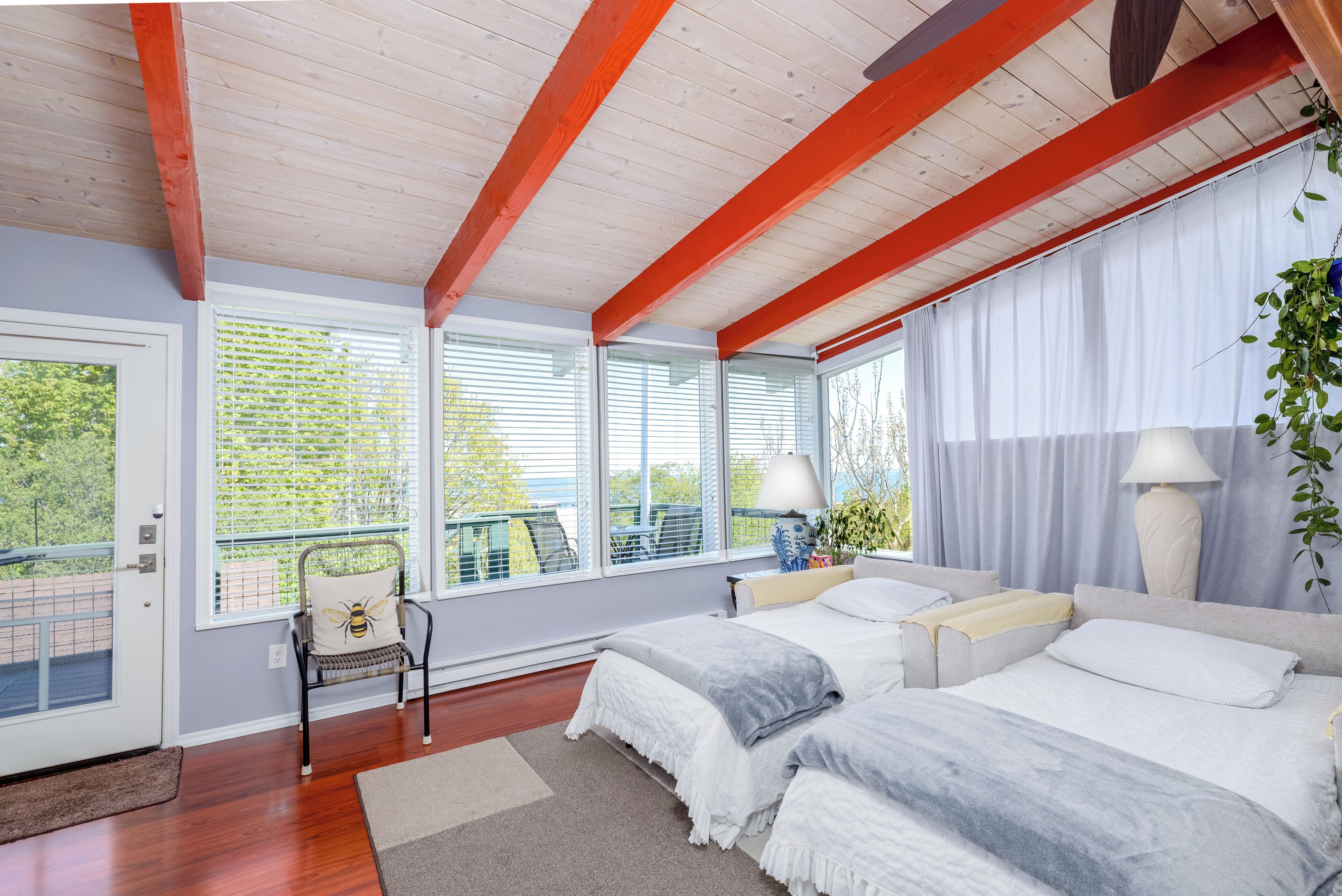 3 bedrooms, desk, iron/ironing board, travel cot