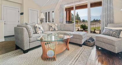 4 Seasons Chateau | Hot Tub | Fire Pit | Backyard