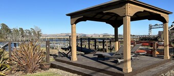 Modern Cottage with Private Dock and large yard on Napa River
