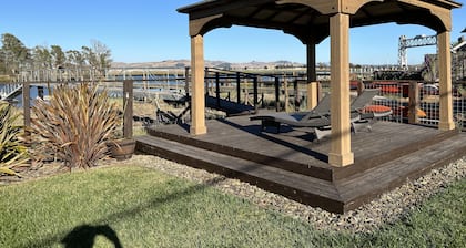 Modern Cottage with Private Dock and large yard on Napa River