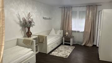 2 Schlafzimmer, Bügeleisen/Bügelbrett, kostenloses WLAN, Bettwäsche