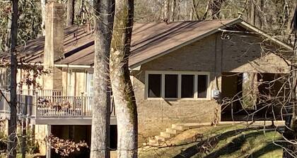 Spacious, comfortable home in historic Greensboro, Al