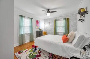 3 bedrooms, desk, iron/ironing board, free WiFi