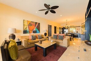 TV - Beach Front Luxury Vacation Villas (Cancún)