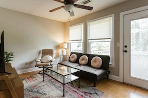 Smart TV - Spacious 4BR Home I 5 Min to Downtown Athens I Sleeps 8+ (Athens)